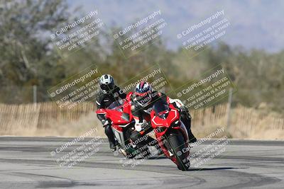media/Dec-01-2025-Moto Forza (Mon) [[2daa91e15f]]/3-Beginner Group/Session 3 (Turn 3)/